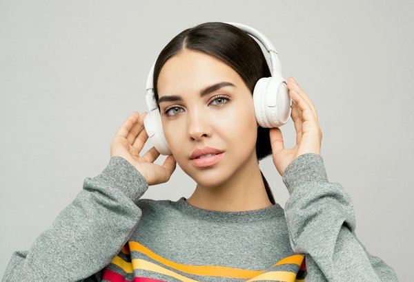 La combinaison soirée à manches courtes : optez pour l'élégance