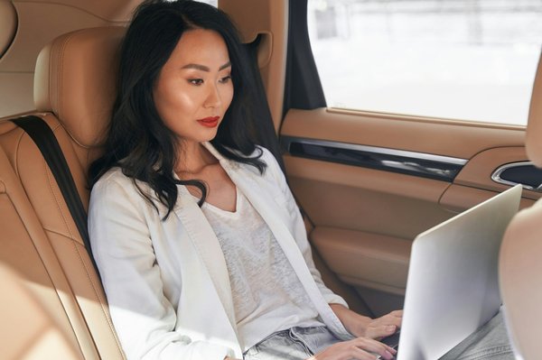 Mode life style et femme : l'élégance au quotidien expliquée